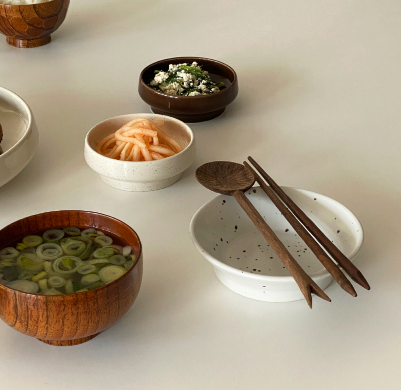 韓國 pola at home 點點陶瓷碟 - 兩色