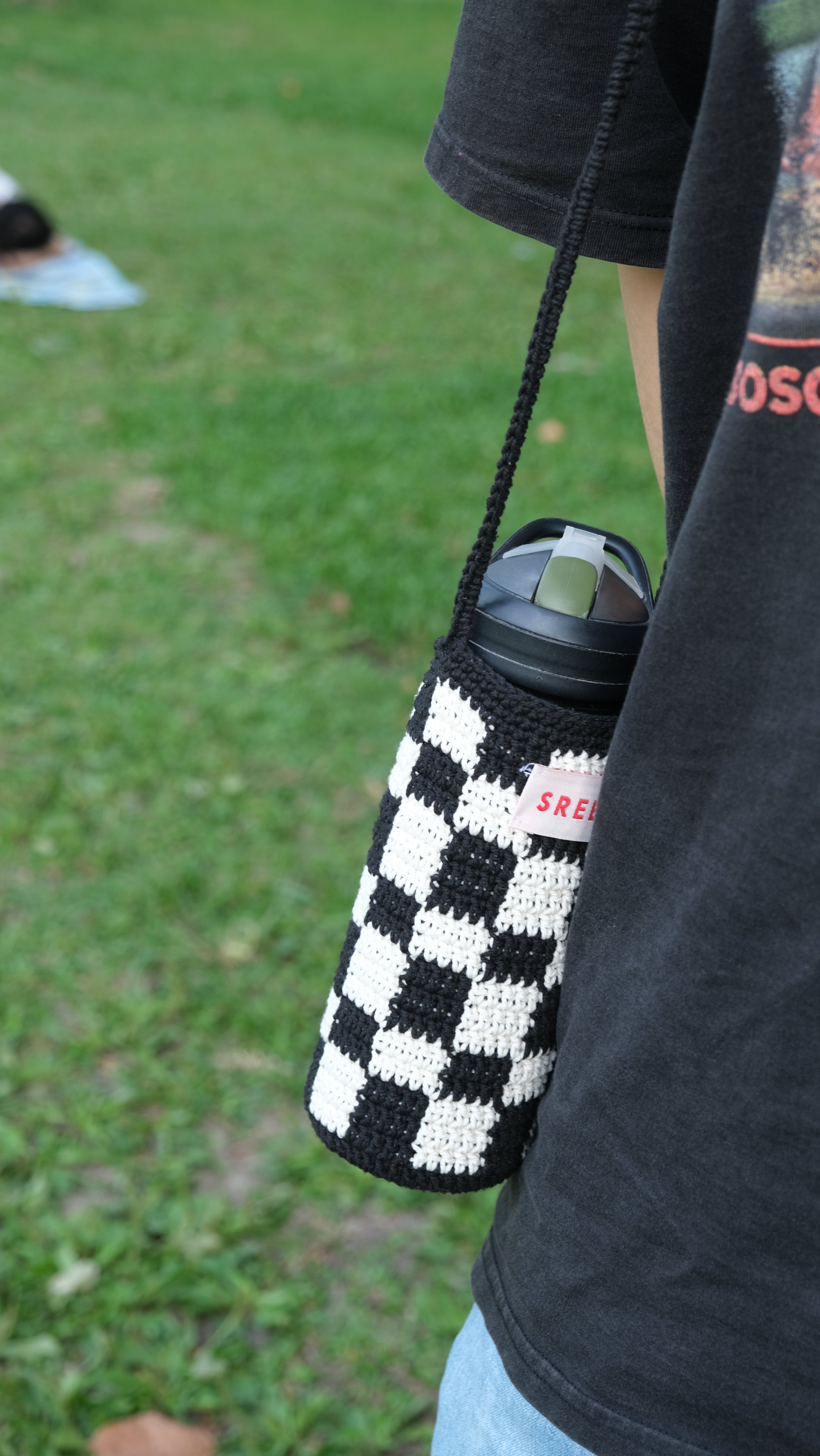 Sreepp手工編織水壺包-黑白棋盤格