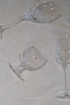 星芒點綴高腳品酒杯