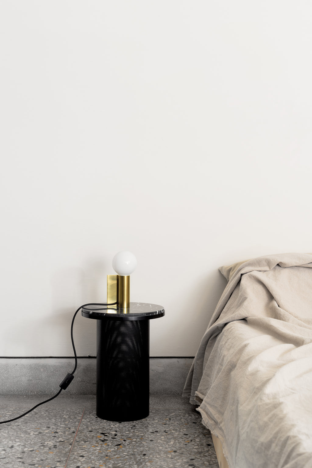 PEDESTAL Table - 黑