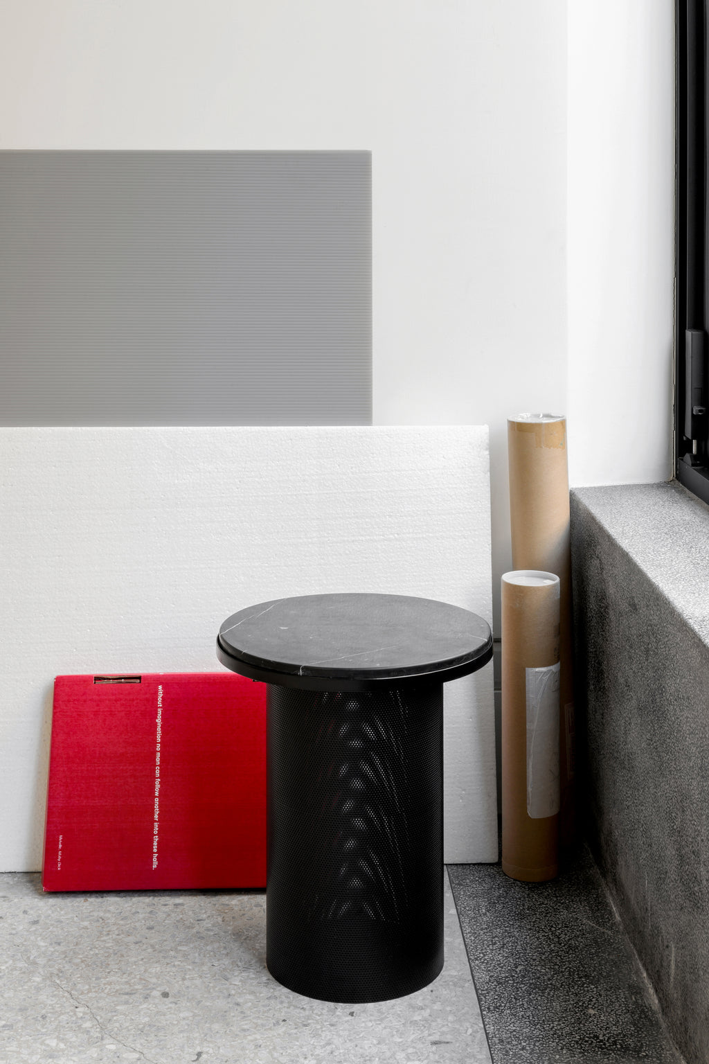 PEDESTAL Table - 黑