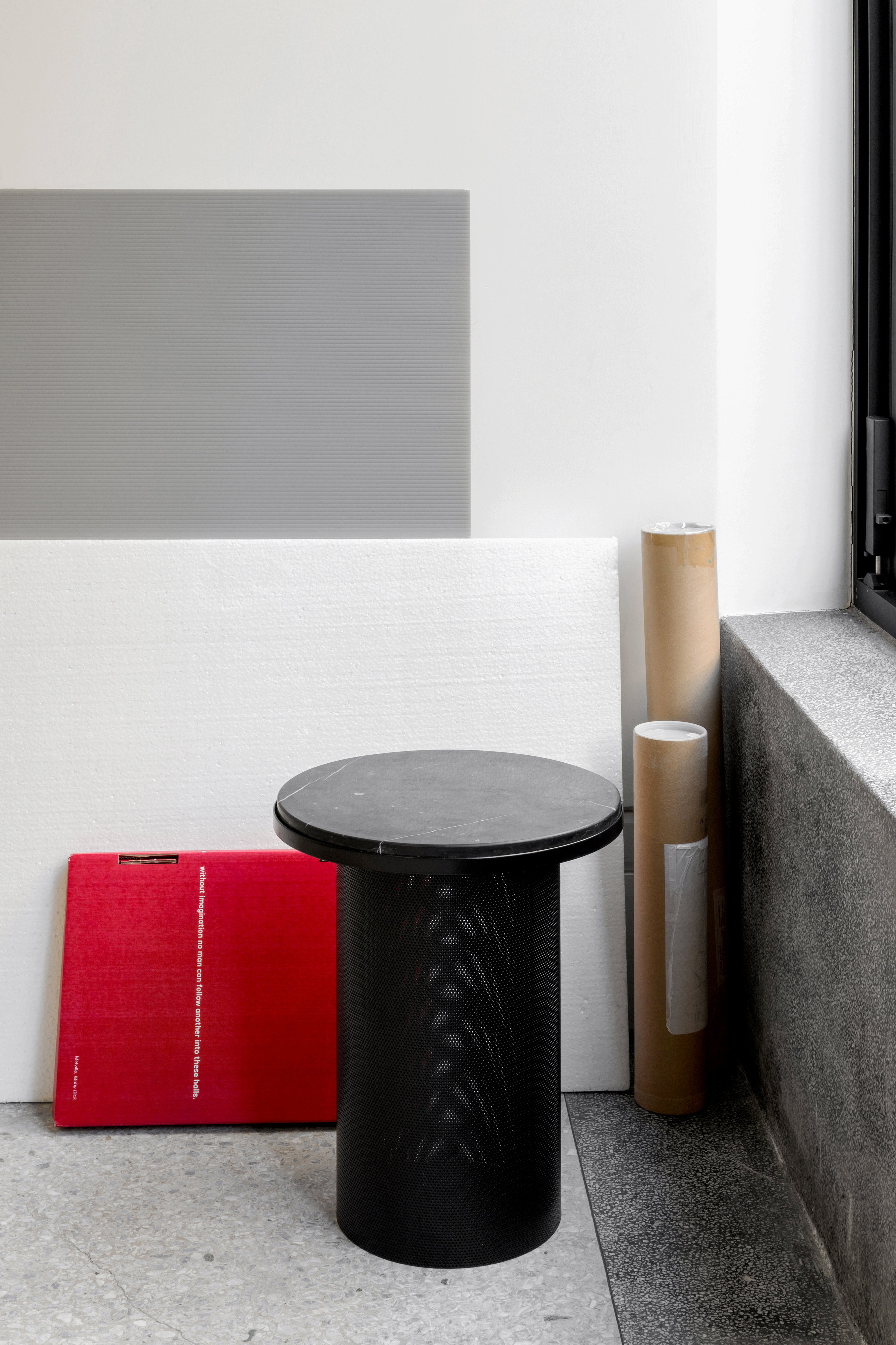 PEDESTAL Table - 黑