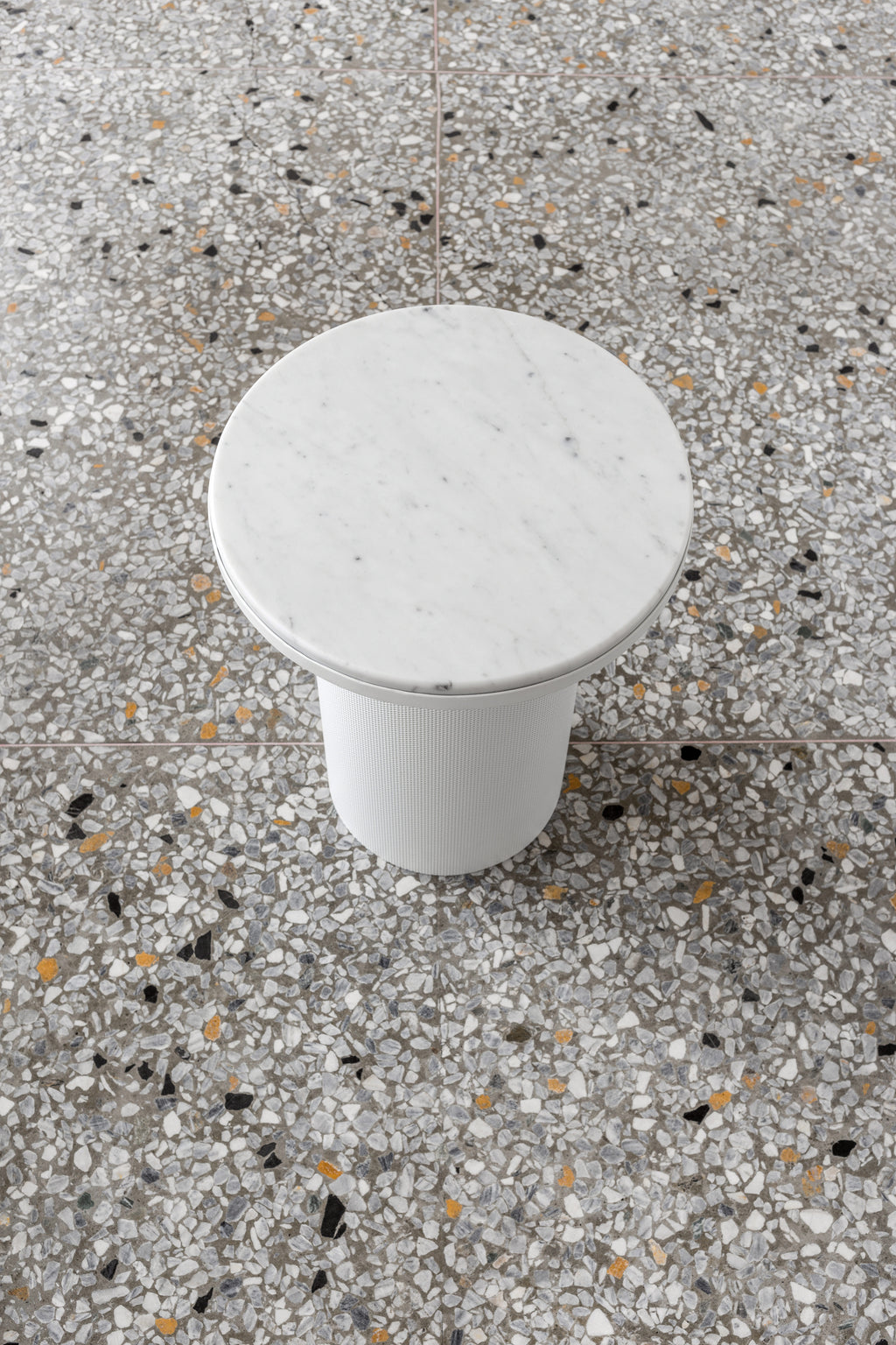 PEDESTAL Table - 白