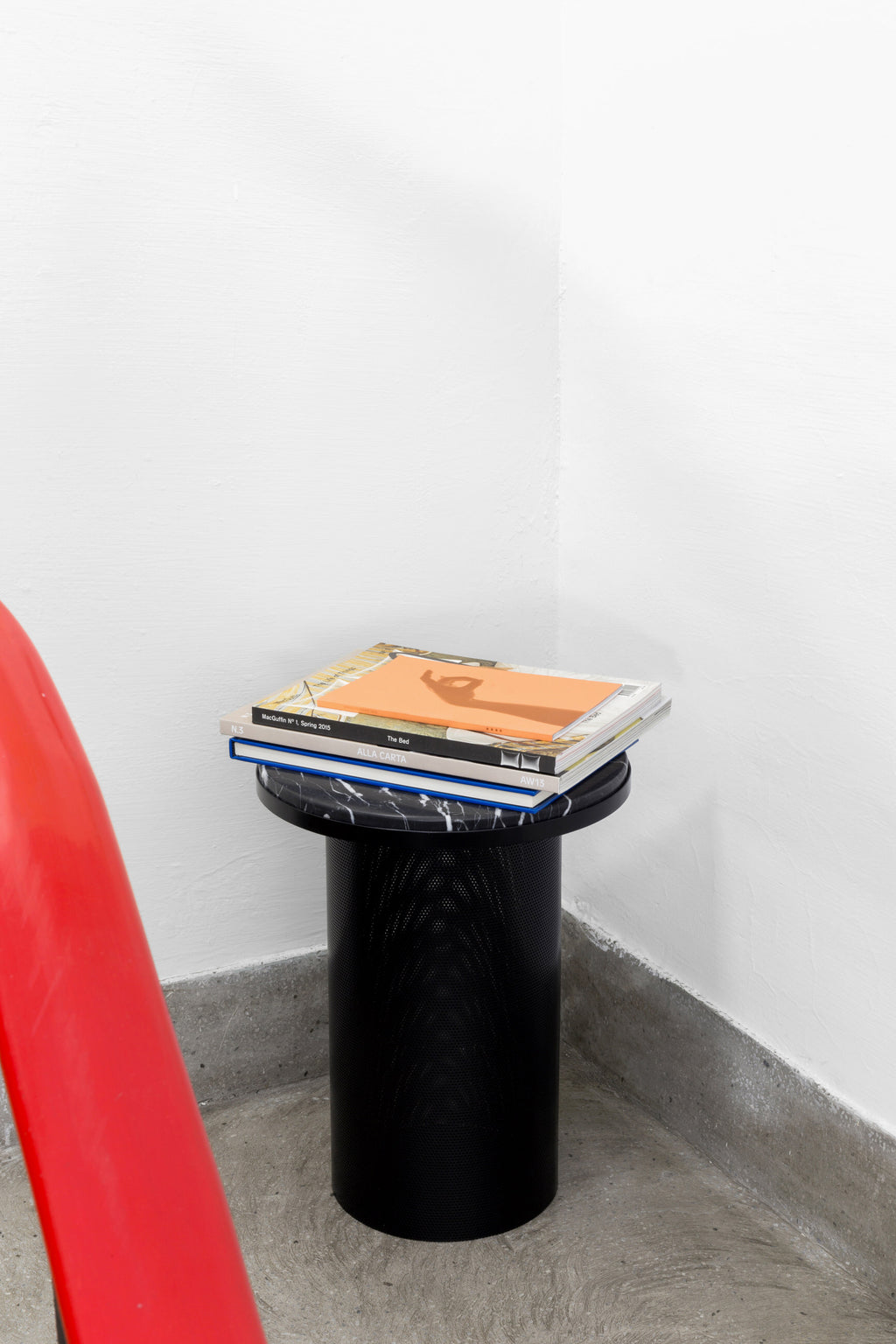 PEDESTAL Table - 黑