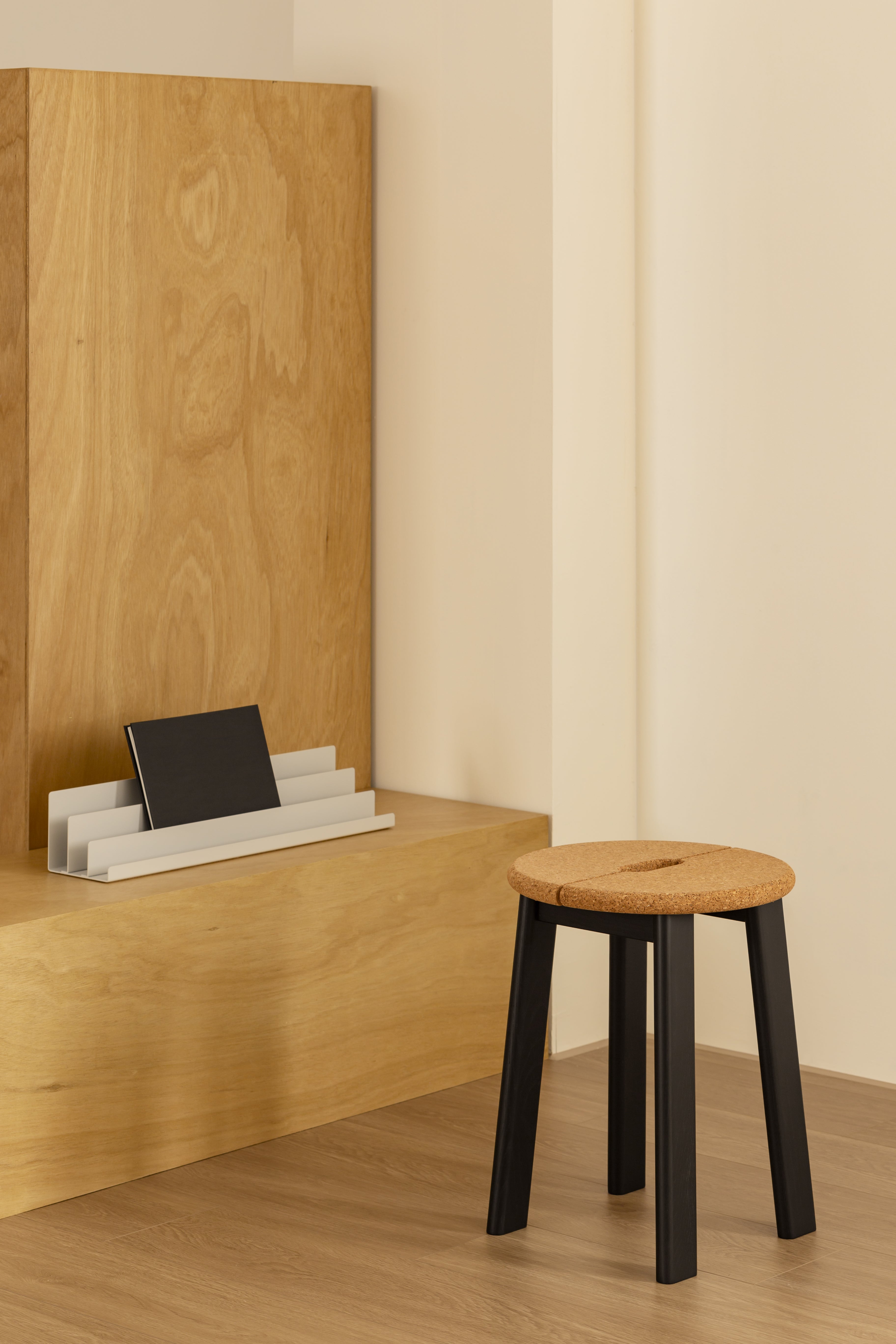 BRAVO Stool - 軟木椅座 - 黑