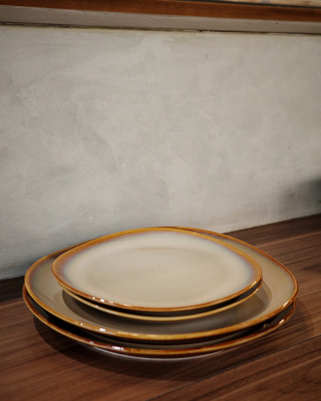 Amber Lagoon 不規則陶瓷碗盤