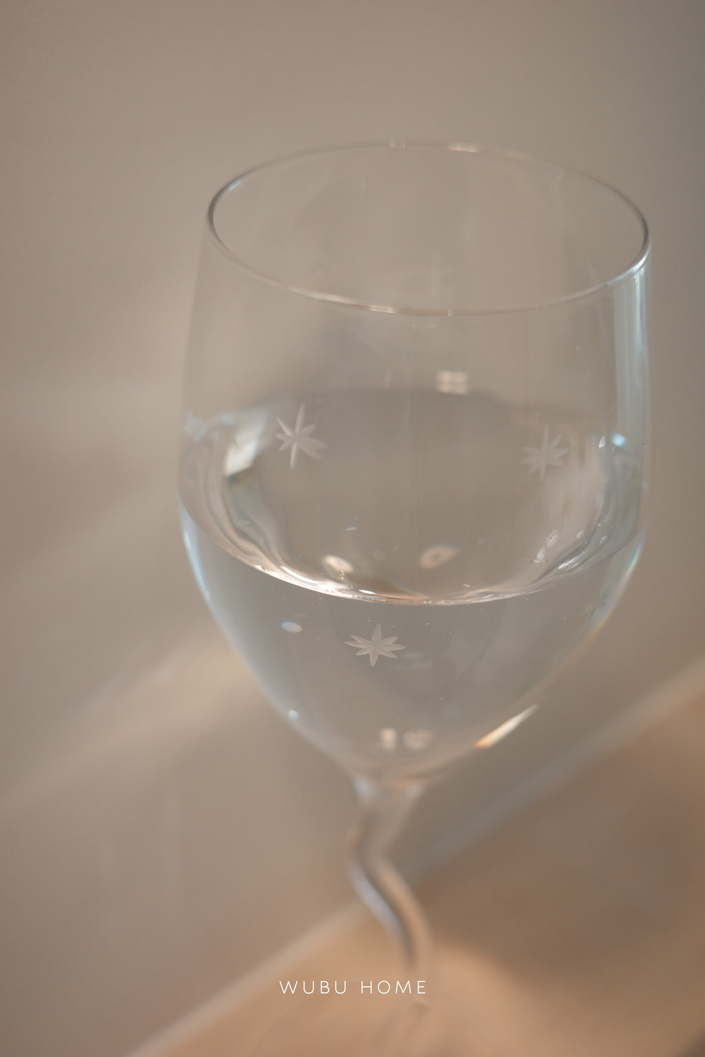 星芒點綴彎腳酒杯