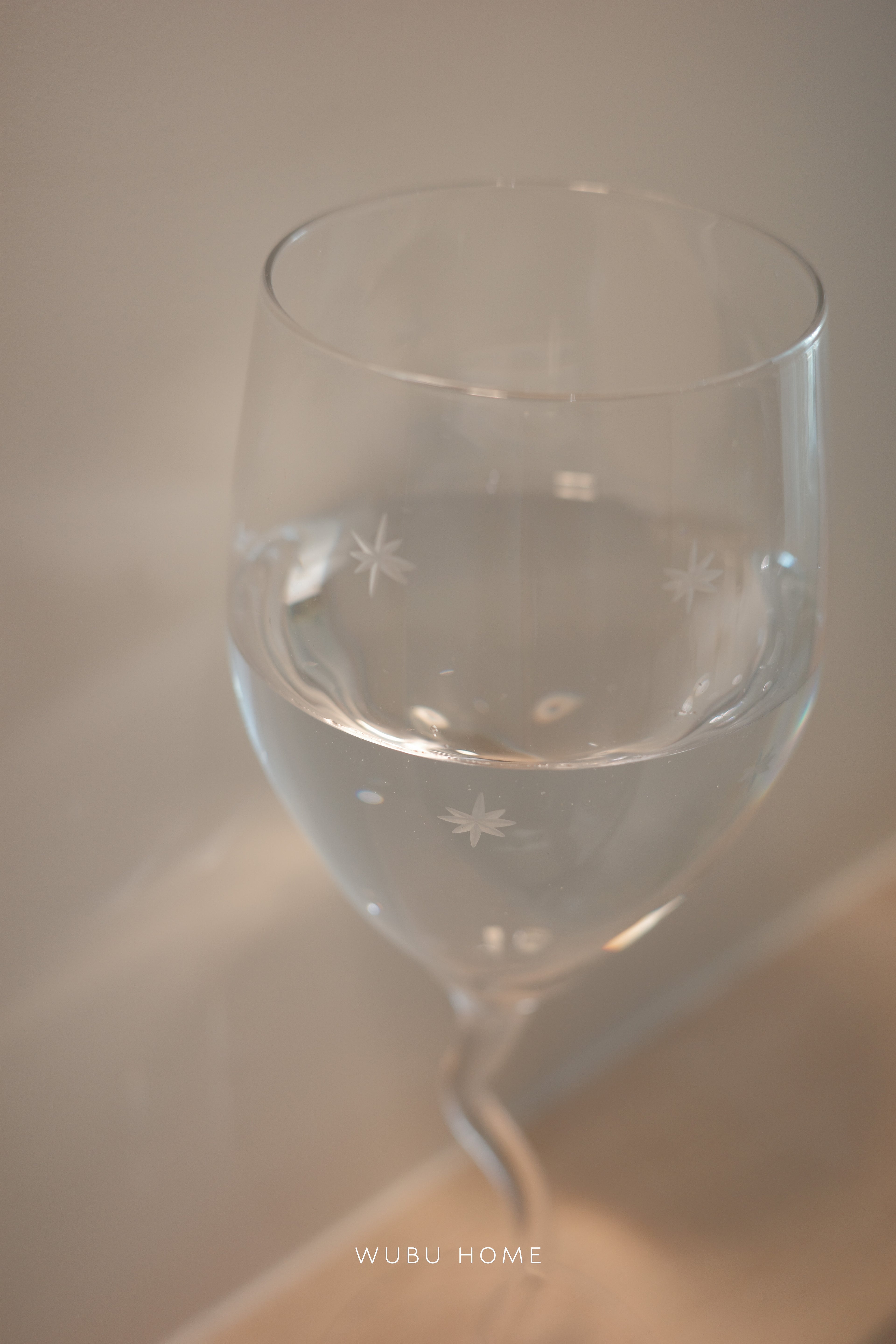 星芒點綴彎腳酒杯