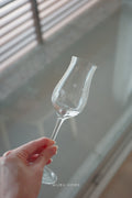 星芒點綴高腳品酒杯