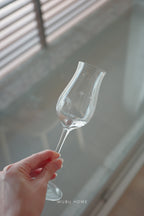 星芒點綴高腳品酒杯